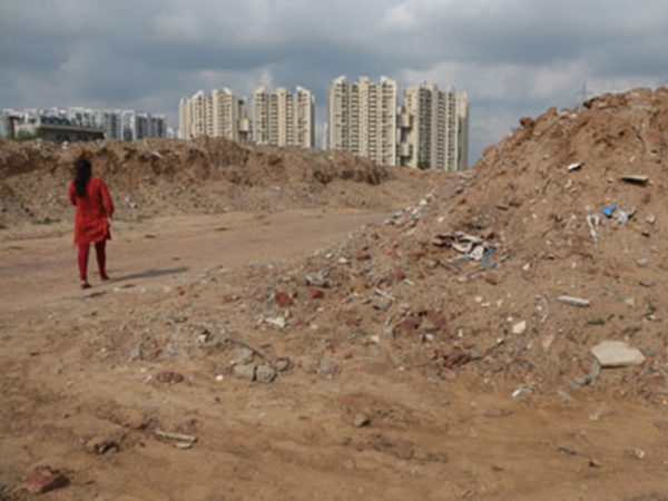 view-clothes-drying-old-building-mumbai